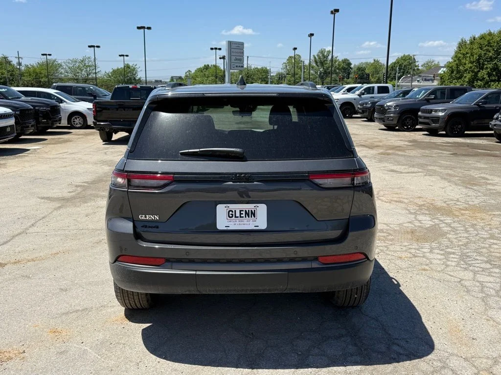 New 2026 Baltic Gray Metallic Clear-Coat Exterior Paint Jeep Altitude image 7