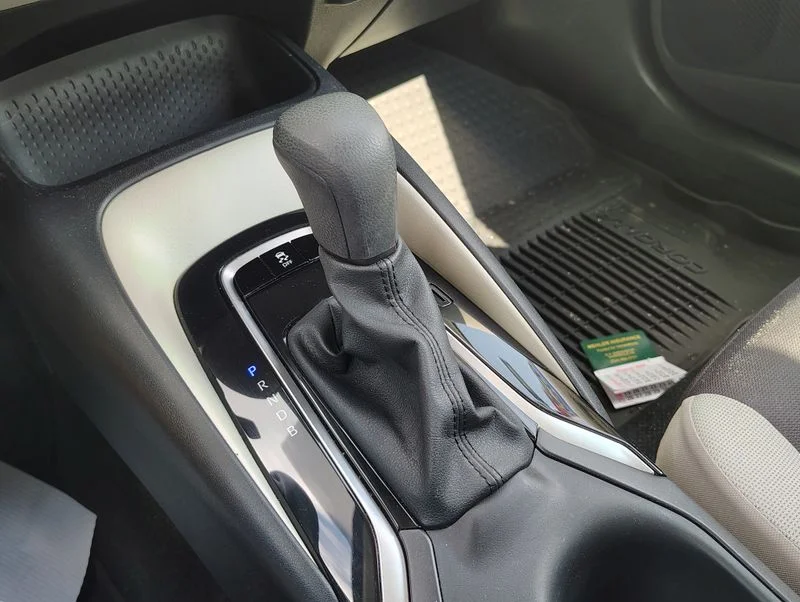 Used 2025  Toyota LE image 19