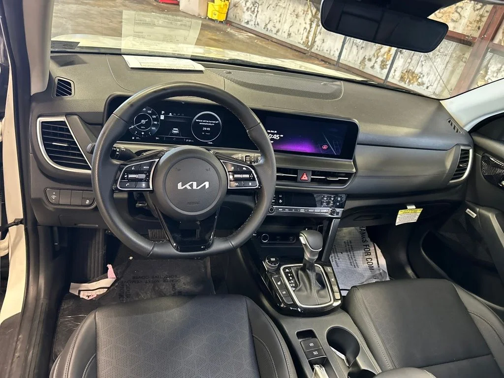 Used 2024 White Kia SX image 28