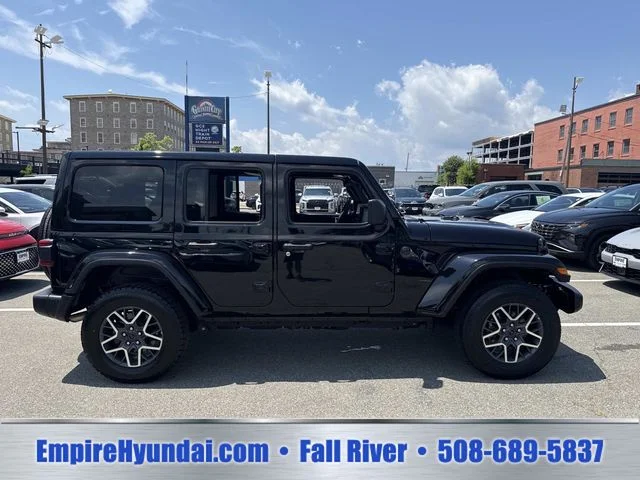 Used 2025 Black Jeep Sahara image 3