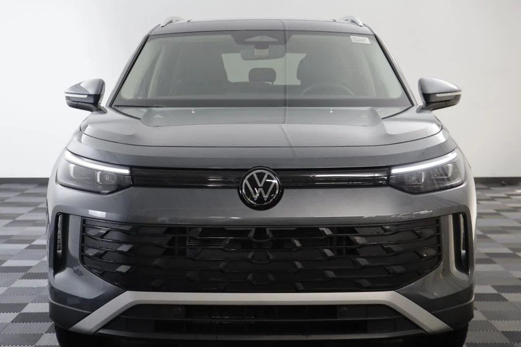 New 2026 Platinum Grey Volkswagen 2.0T SE image 22
