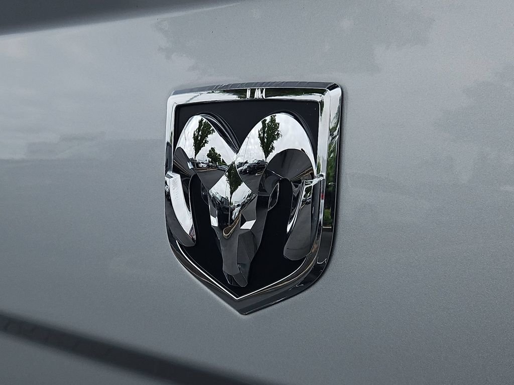 Used 2018 Bright Silver Clearcoat Metallic Ram Tradesman image 16