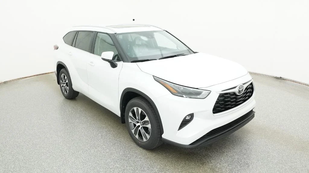 New 2026 Wind Chill Pearl Toyota XLE image 4