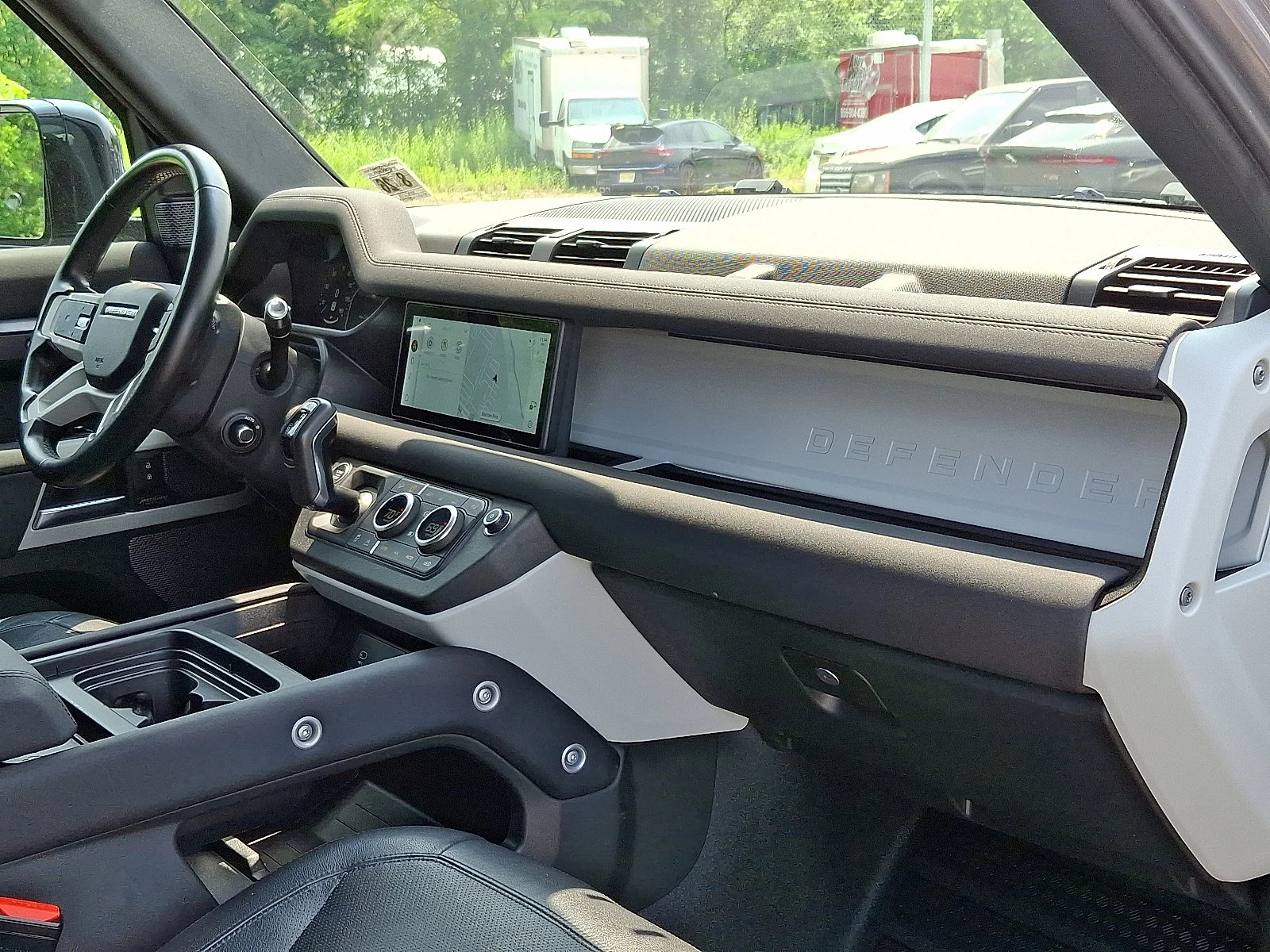 Used 2022 Eiger Grey Metallic   1Df Land Rover SE image 22