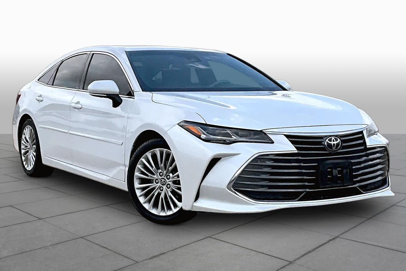 Used 2019 Wind Chill Pearl Toyota Limited image 3