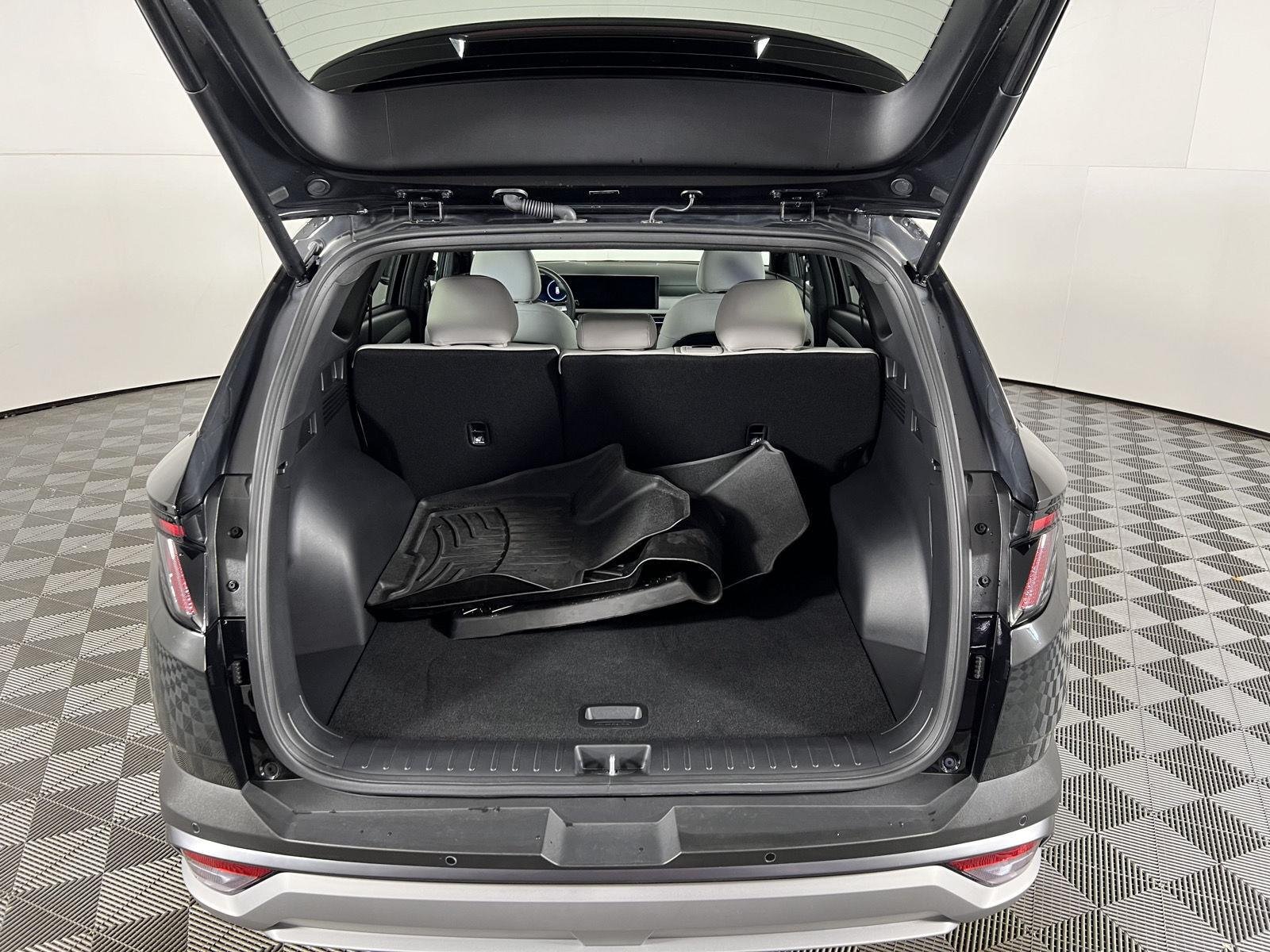 Used 2025 Phantom Black Hyundai Limited image 8