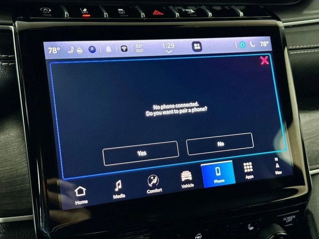 Used 2023 Velvet Jeep Limited image 33