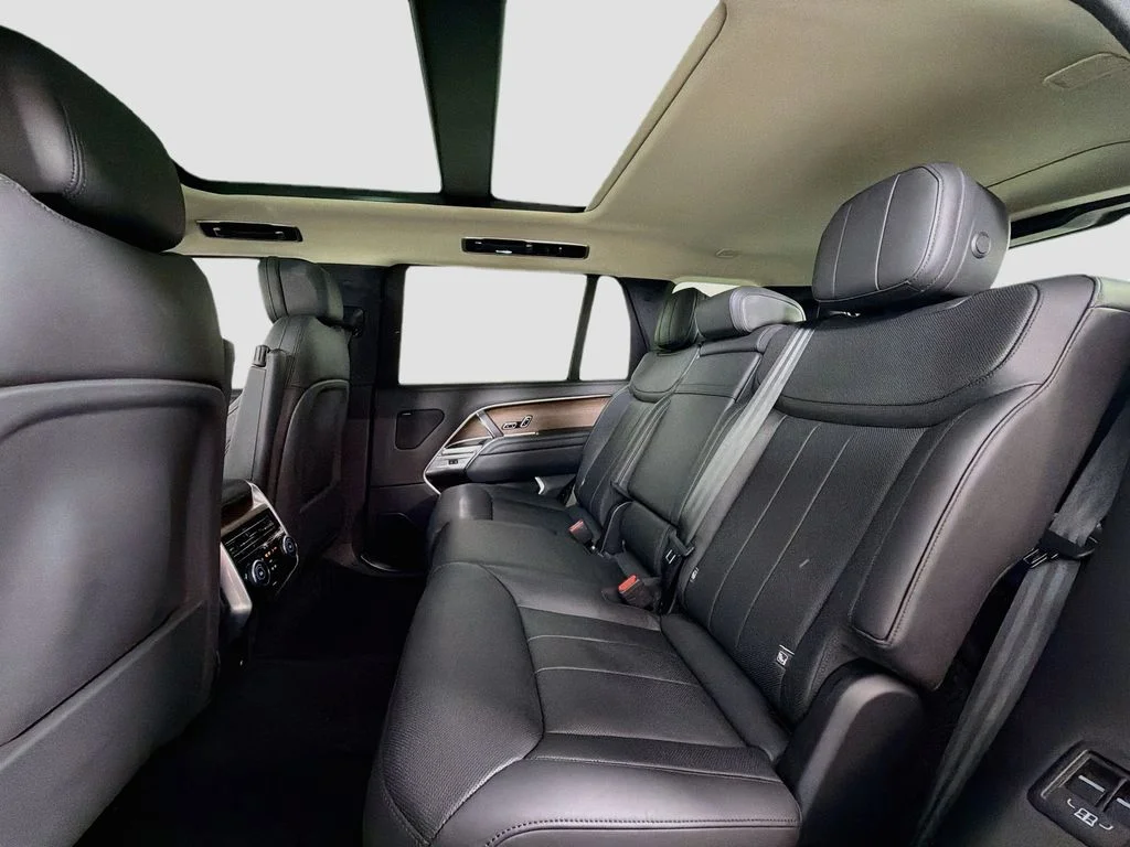 Used 2024 White Land Rover SE image 26