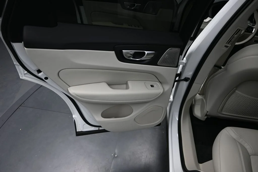 New 2026 Crystal White Volvo B5 Ultra image 14