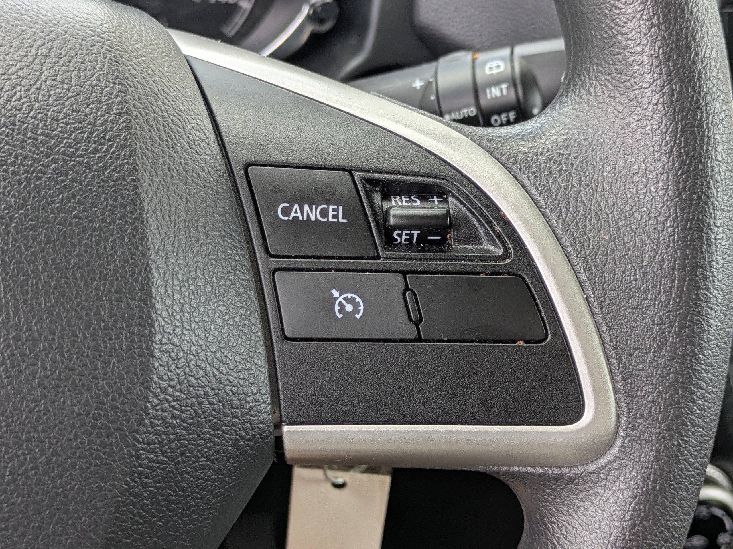 Used 2025 Silver Mitsubishi LE image 22