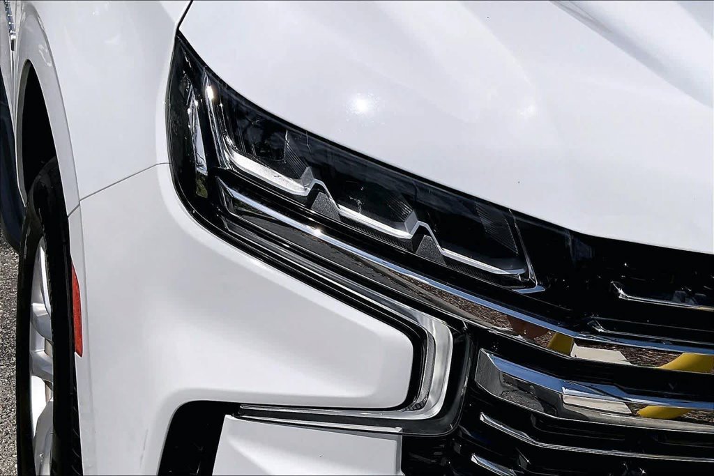 Used 2024 White Chevrolet LT image 28