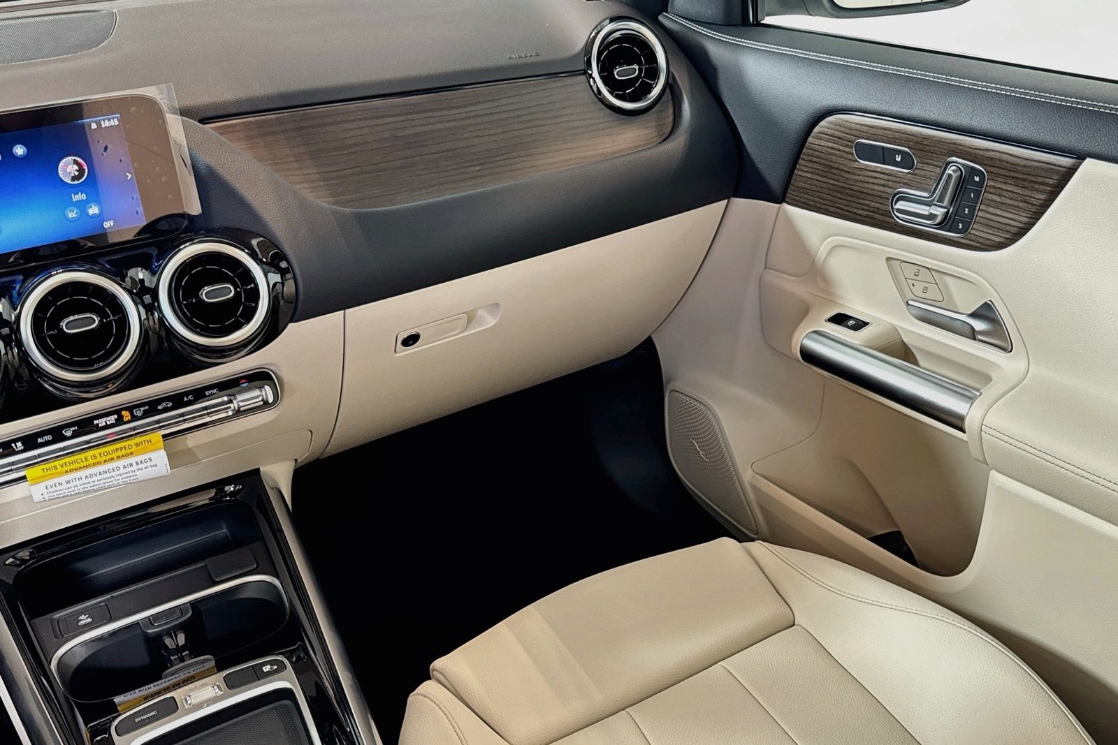 New 2026 Polar White Mercedes-Benz GLA 250 image 21