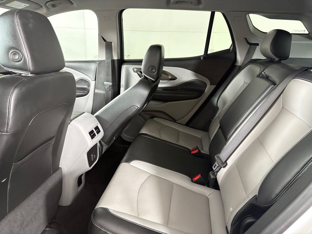 Used 2024 White GMC SLT image 44