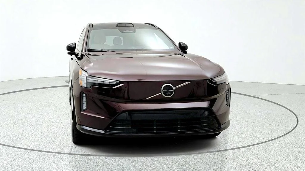 Used 2025 Mulberry Metallic Volvo Twin Motor Performance Ultra 6-Seater w/ Bowers & Wilkins Audio image 2