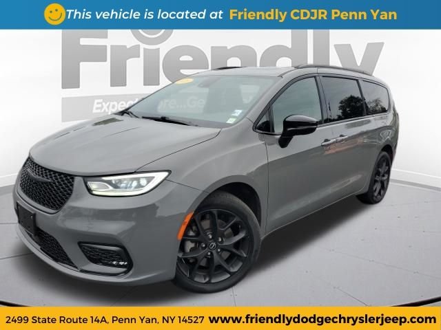 Used 2025 White Chrysler Limited image 1