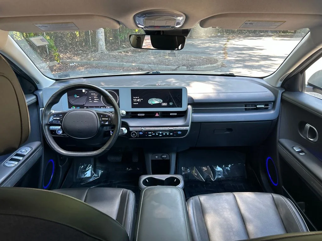 Used 2023 Gold Hyundai SEL image 28