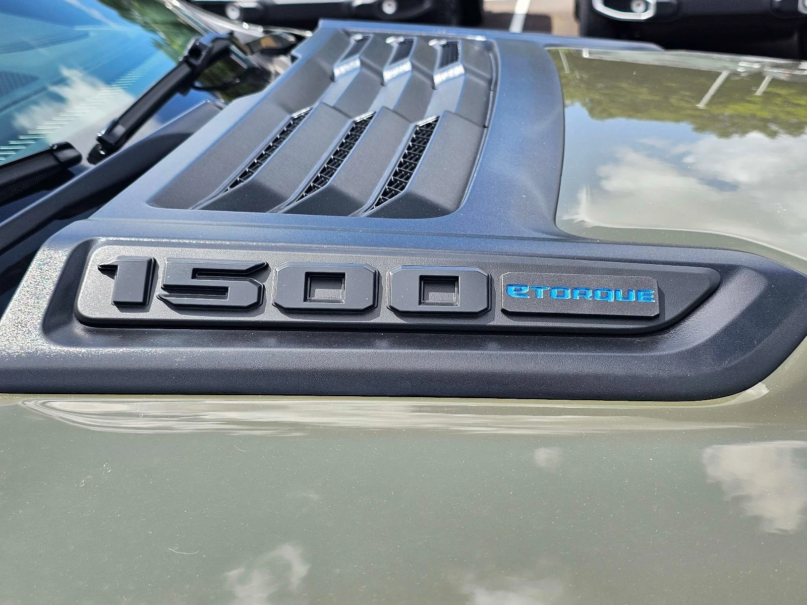 New 2027 Tank Ram Laramie image 7