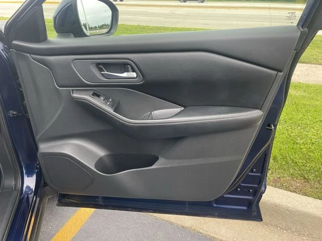 2025 Nissan Rogue SV - Photo 39