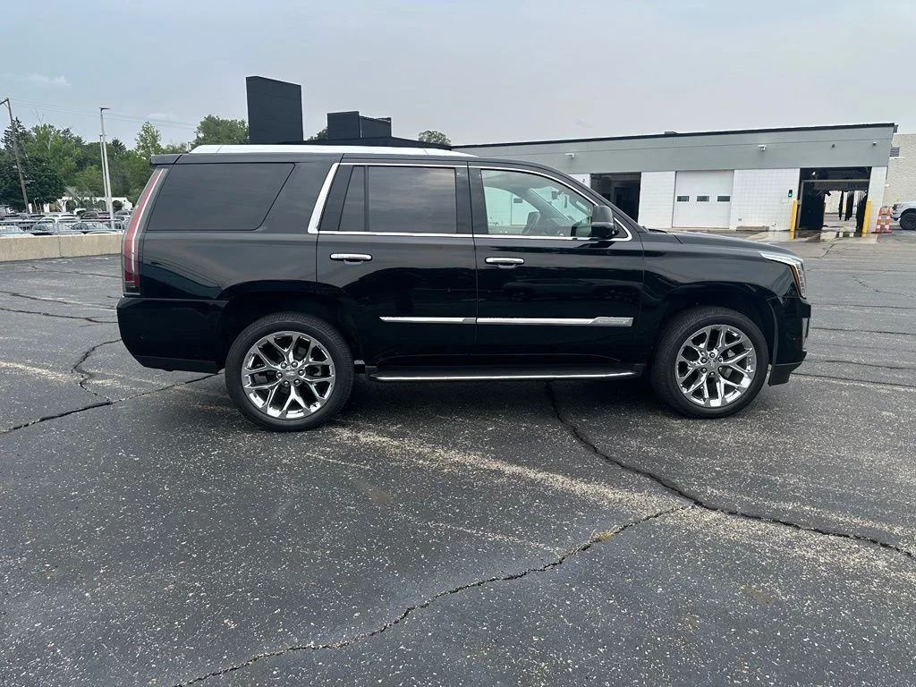 Used 2020 Black Raven Cadillac Luxury image 5