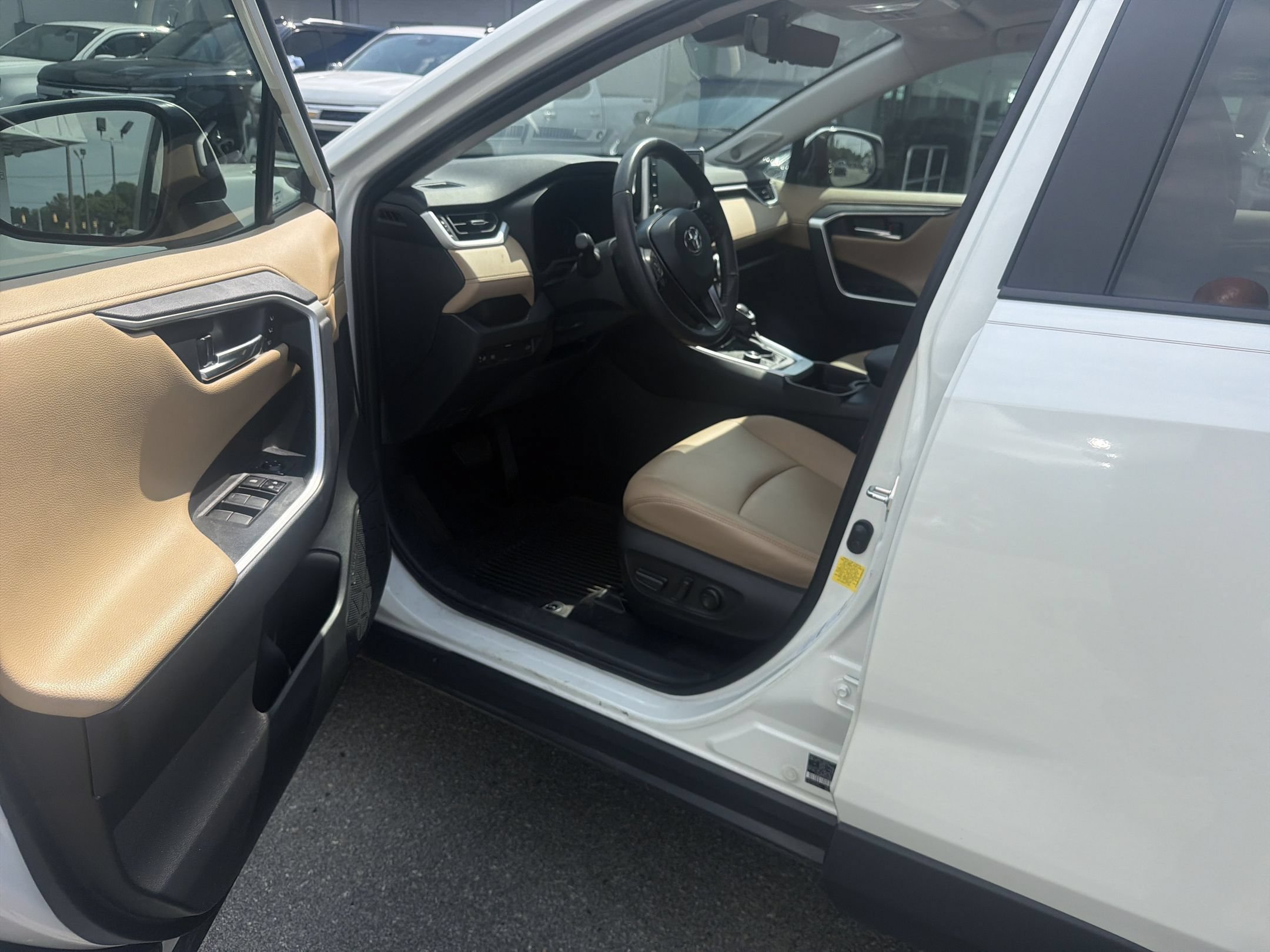 Used 2020  Toyota  image 8