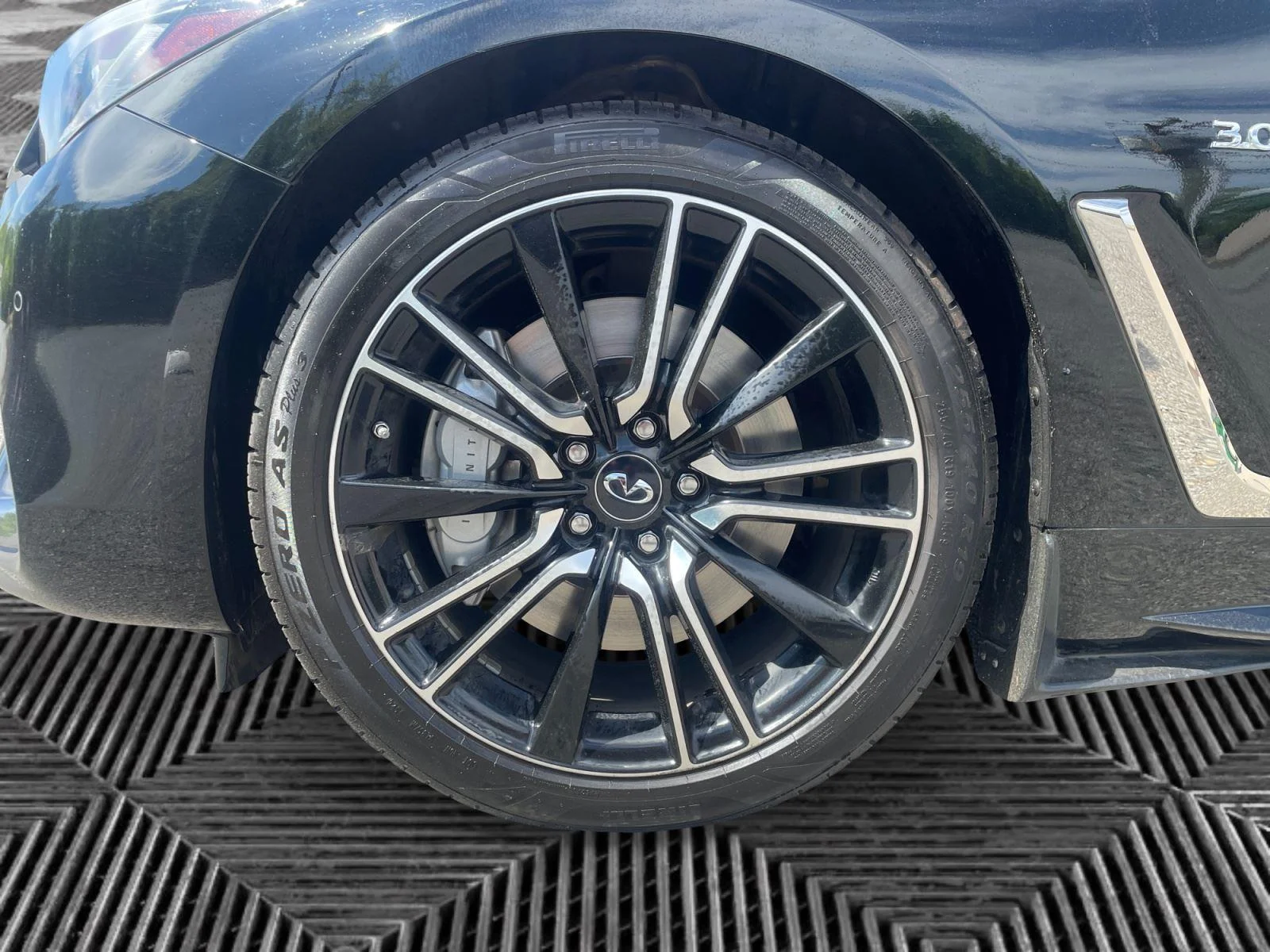 Used 2018 Black Obsidian INFINITI SPORT image 14