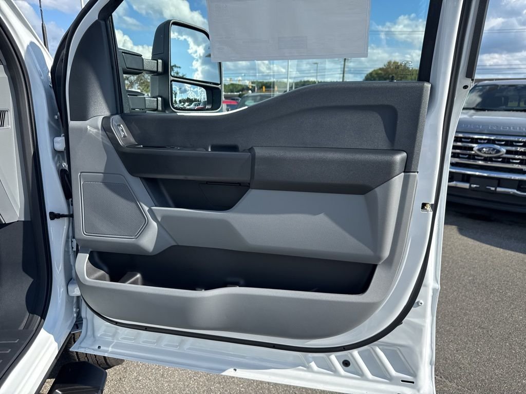 2026 Ford F-350 Super Duty Chassis Cab XL - Photo 21