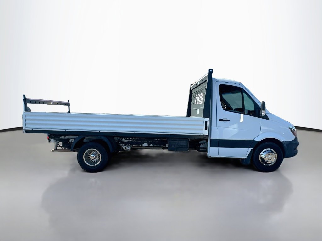 Used 2015 White Freightliner 14 Foot Flat Bed image 8