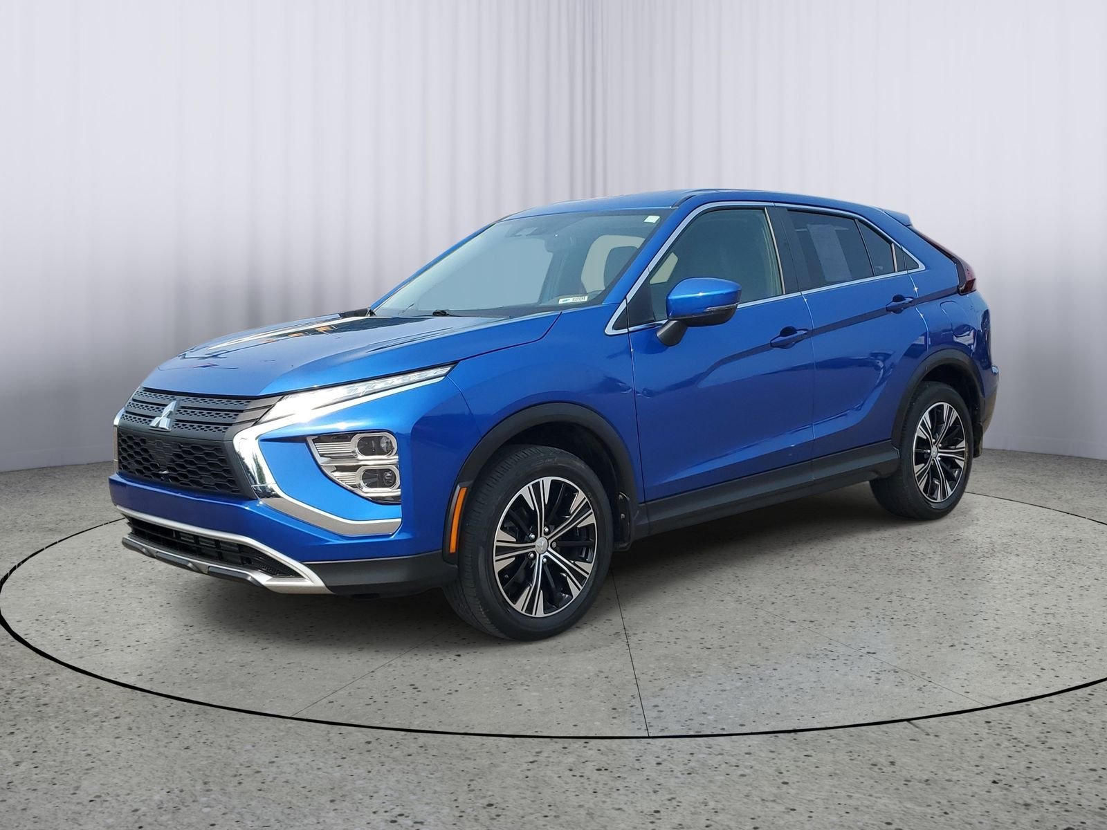 Used 2022 Blue Mitsubishi SE image 2