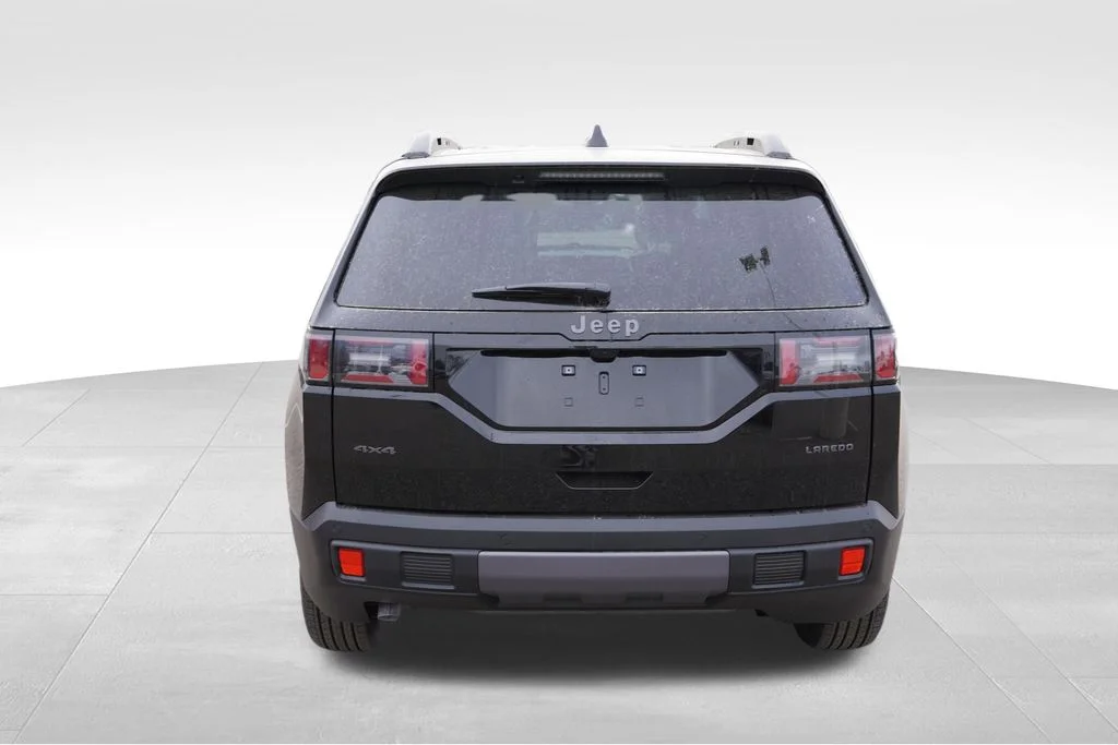 New 2026 Diamond Black Crystal Pearlcoat Jeep Laredo image 4