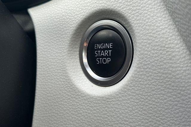 Certified Used 2020 CLASSIC SILVER MET Toyota  image 24