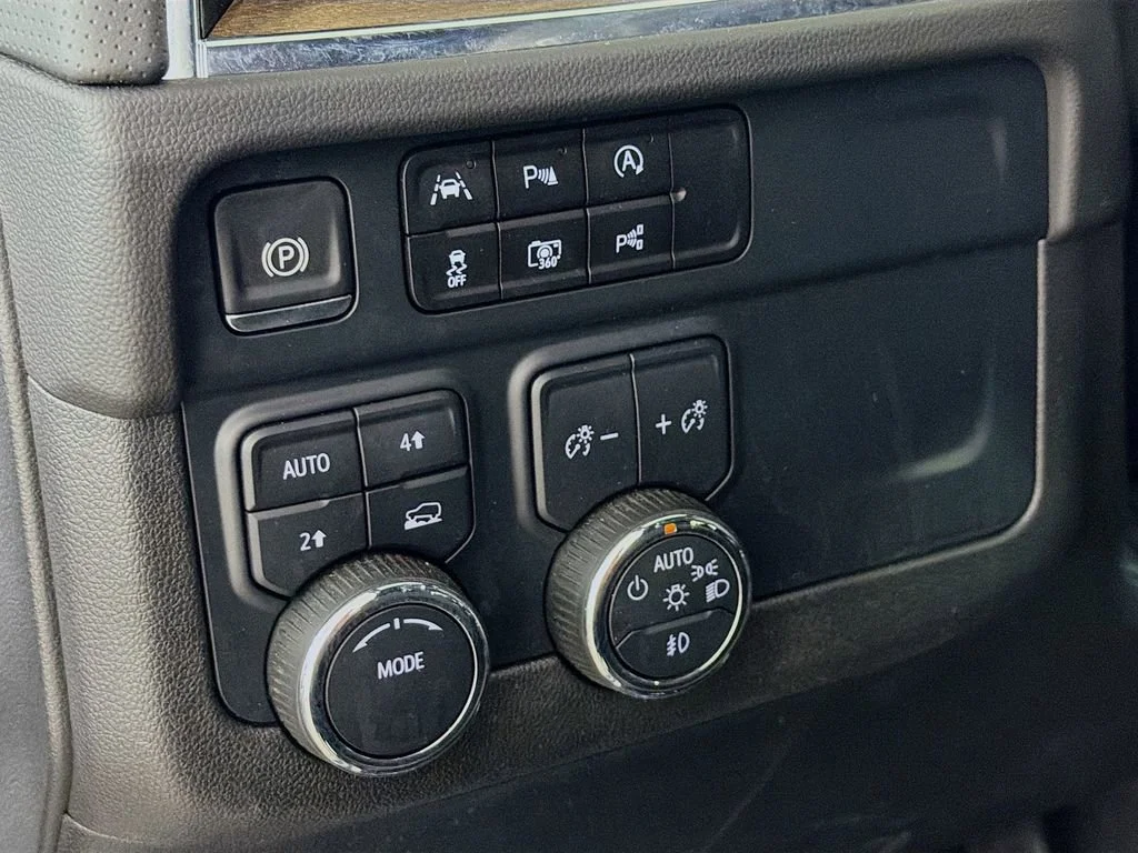 Used 2025 Sterling Gray Metallic Chevrolet High Country image 11