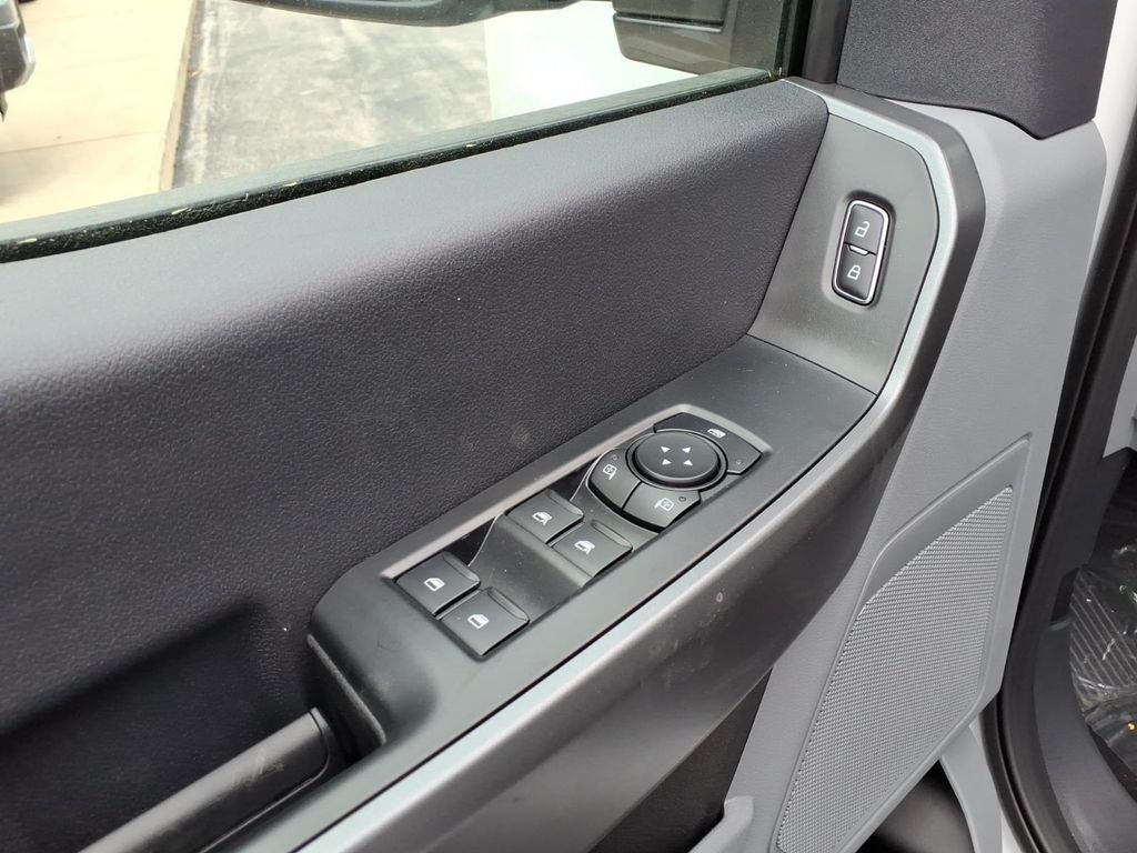 New 2027 Oxford White Ford F-250® XLT image 8
