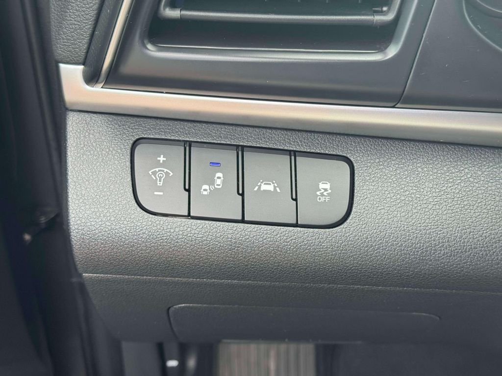 2020 Hyundai Elantra Value Edition - Photo 18