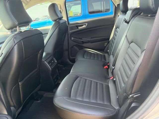 Used 2021 Silver Ford SEL image 7