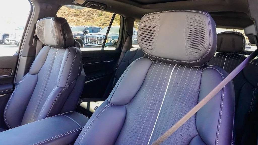 2027 Cadillac VISTIQ Sport - Photo 11