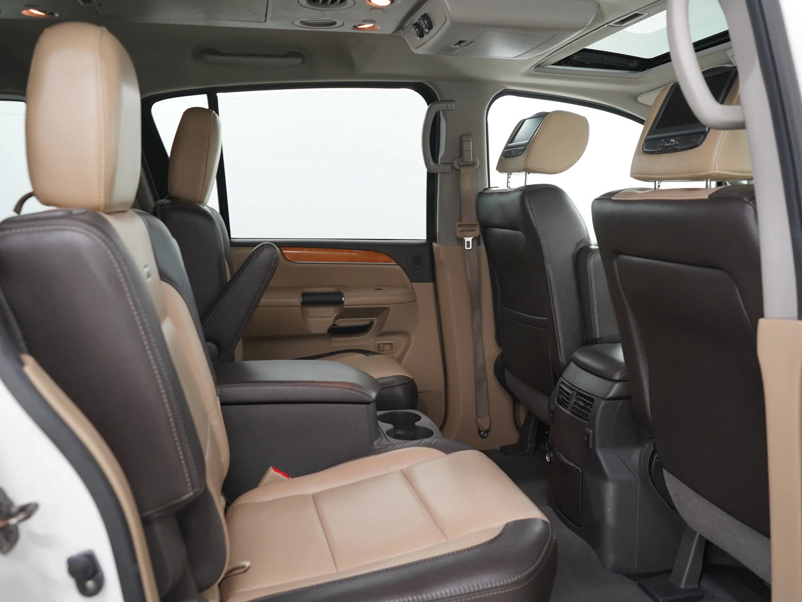 Used 2014 Pearl White Nissan Platinum image 14