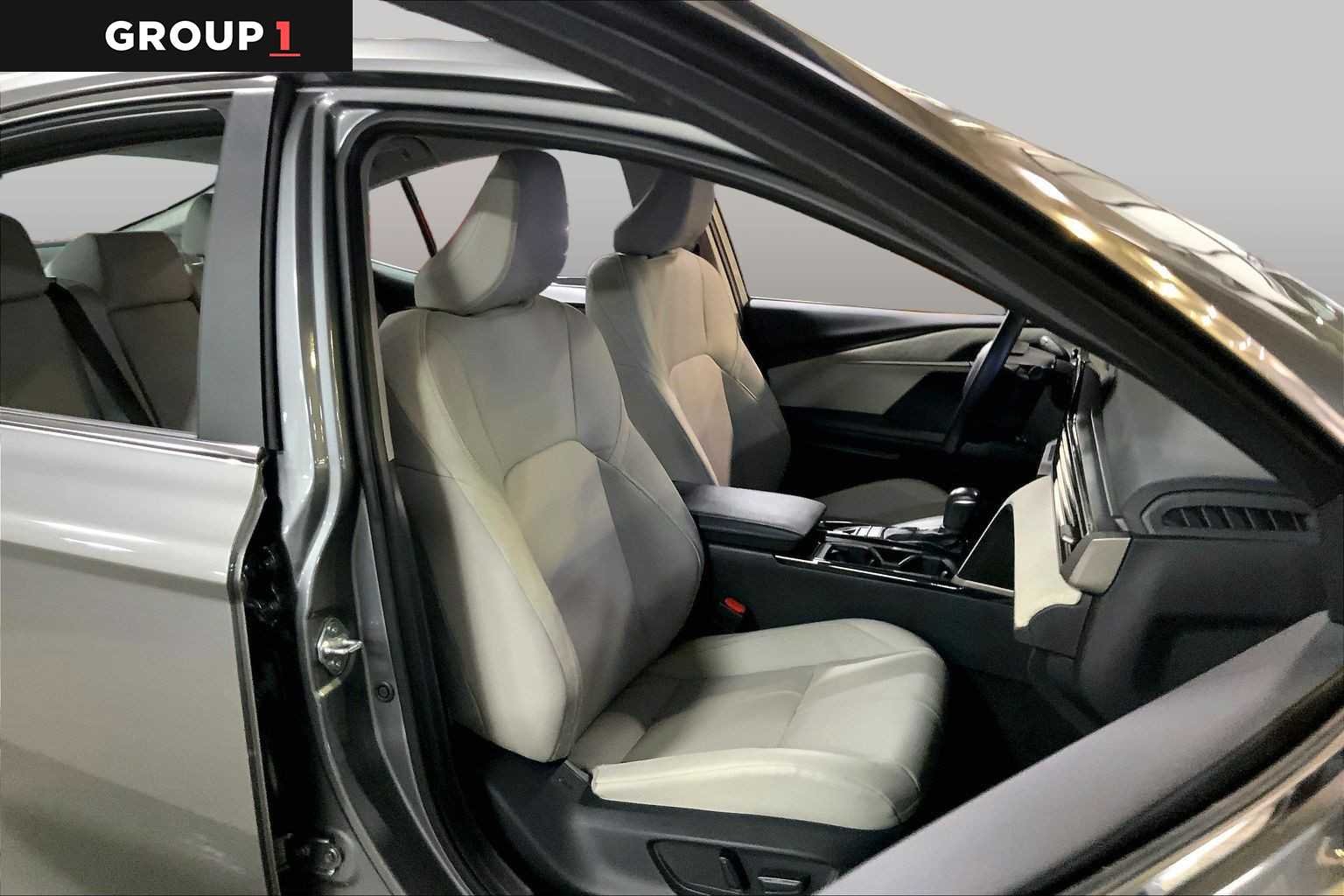 Used 2025 Heavy Metal Toyota XLE image 9
