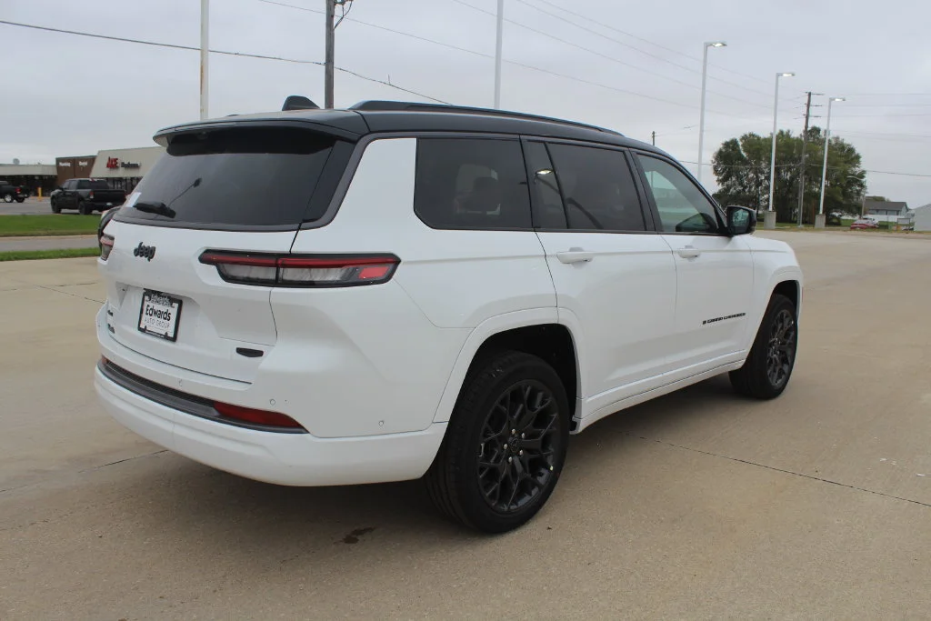 New 2027 Bright White Clear-Coat Paint Jeep Summit image 3