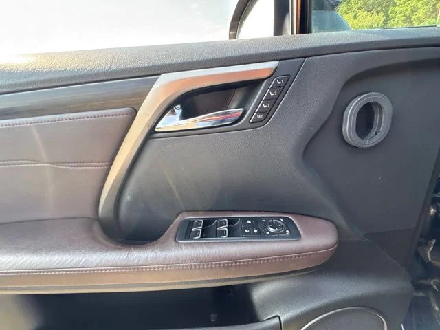 Used 2016  Lexus 350 image 7