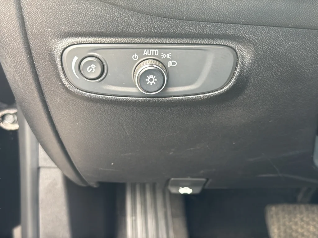 Used 2018 Black Chevrolet LT image 30