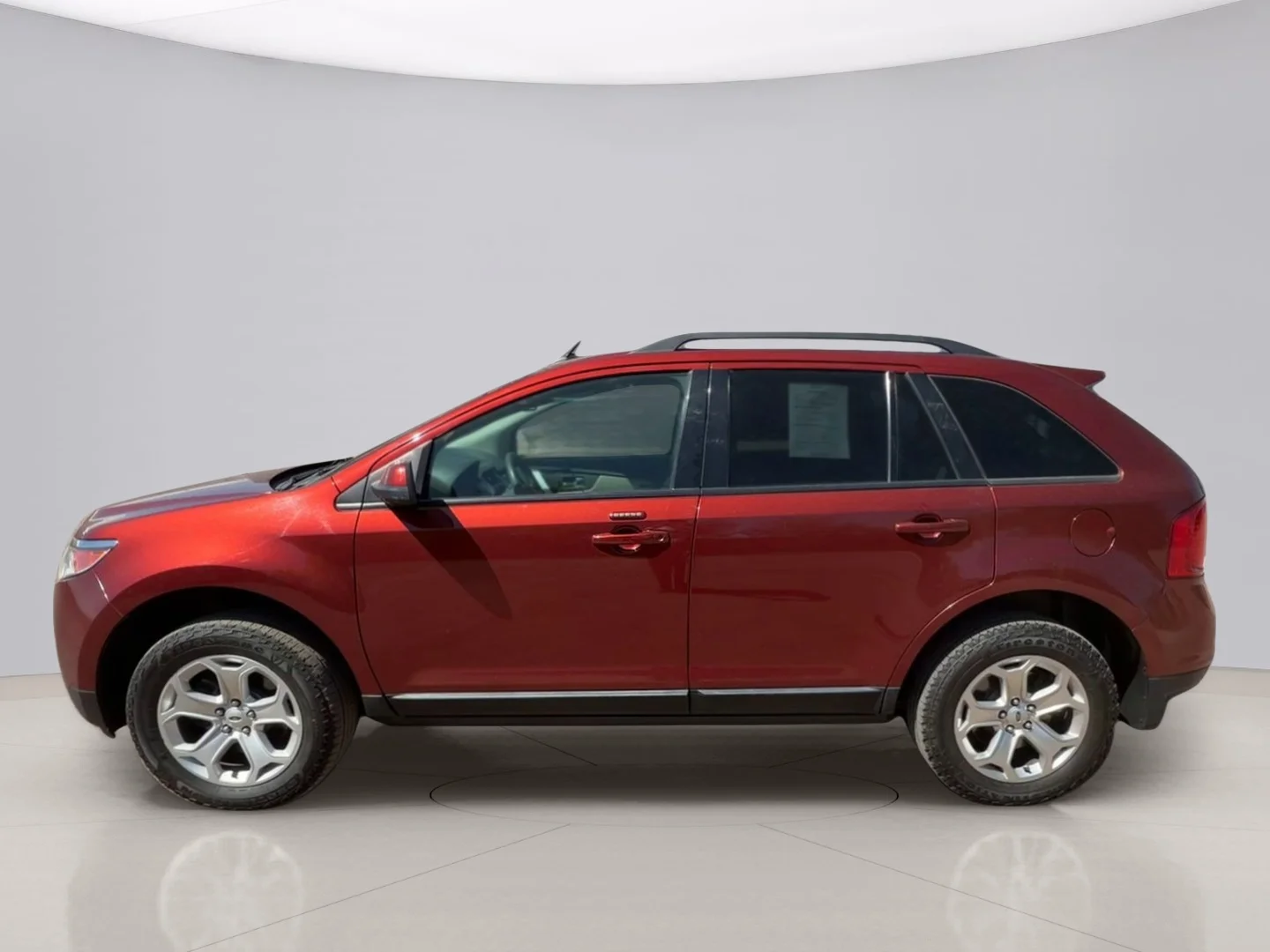 Used 2014 Burgundy Ford SEL image 2
