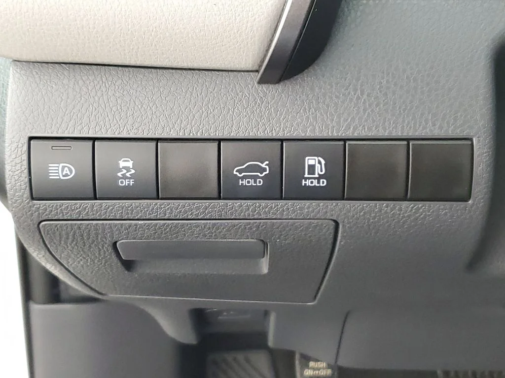 Used 2020 White Toyota LE image 25