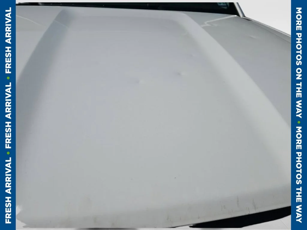 Used 2018 White GMC Base image 1
