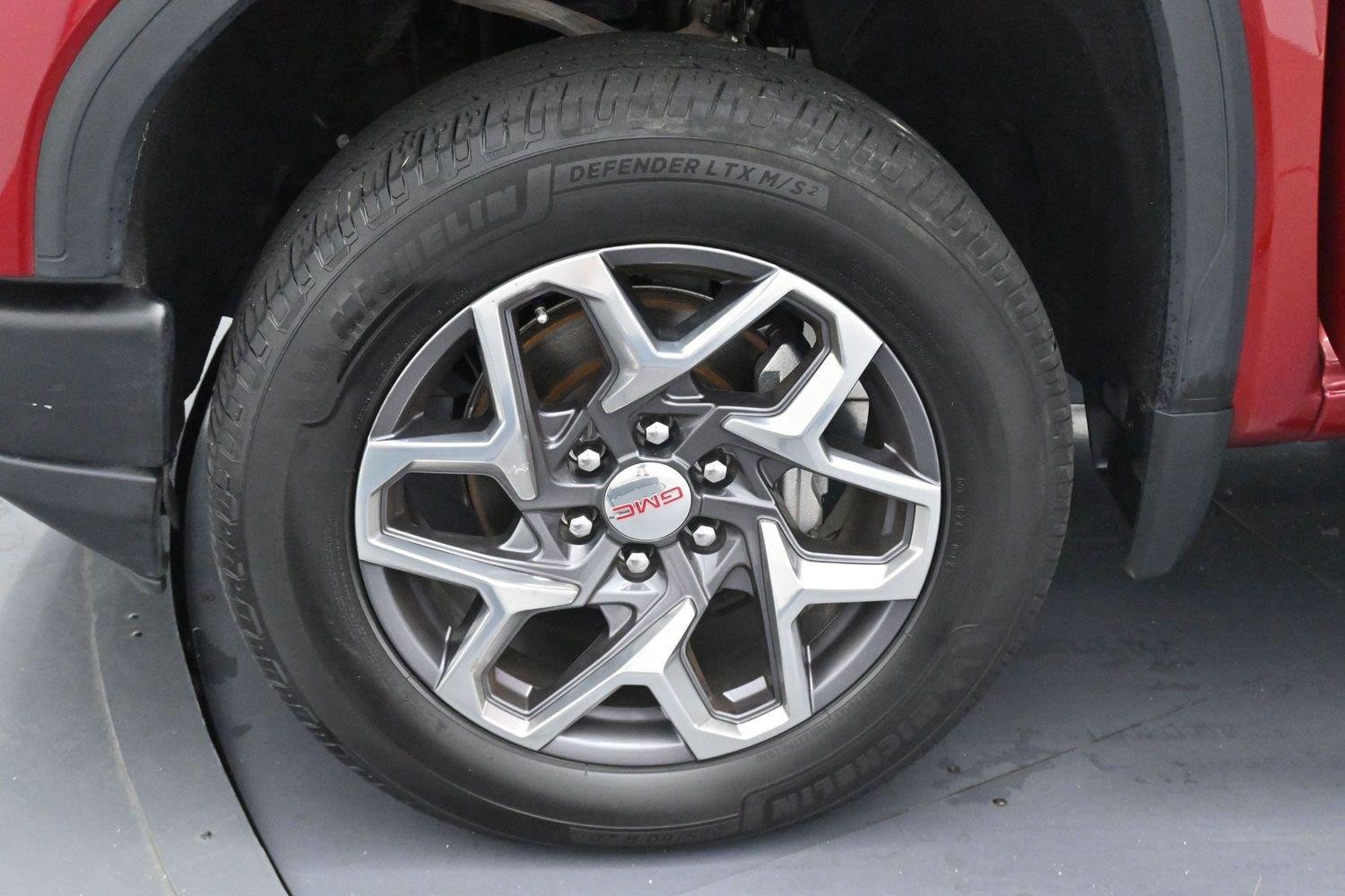 Used 2022 CAYENNE RED TINTCOAT GMC SLT image 36