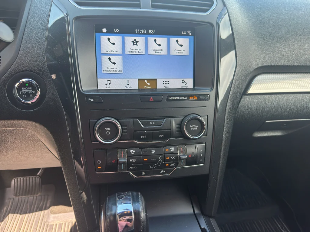 Used 2018 White Platinum Metallic Tri-Coat Ford XLT image 4