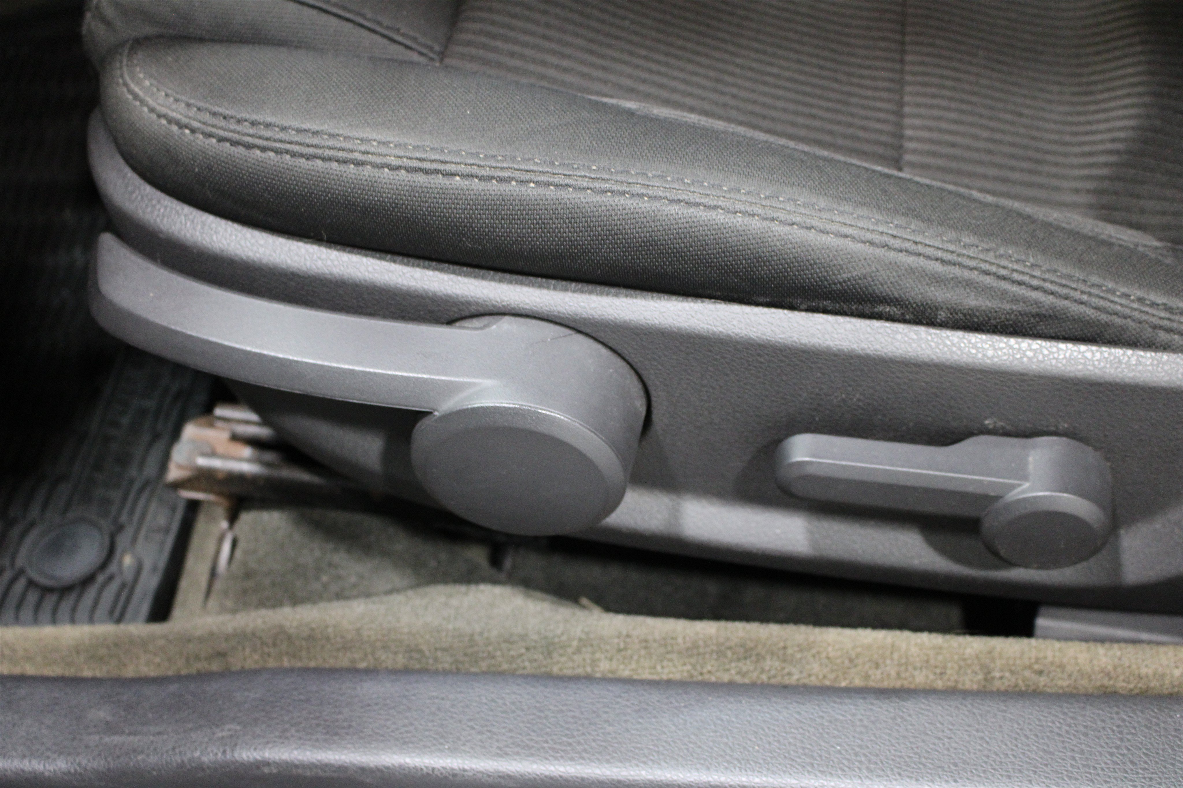 Used 2013 Black Ford V6 image 5