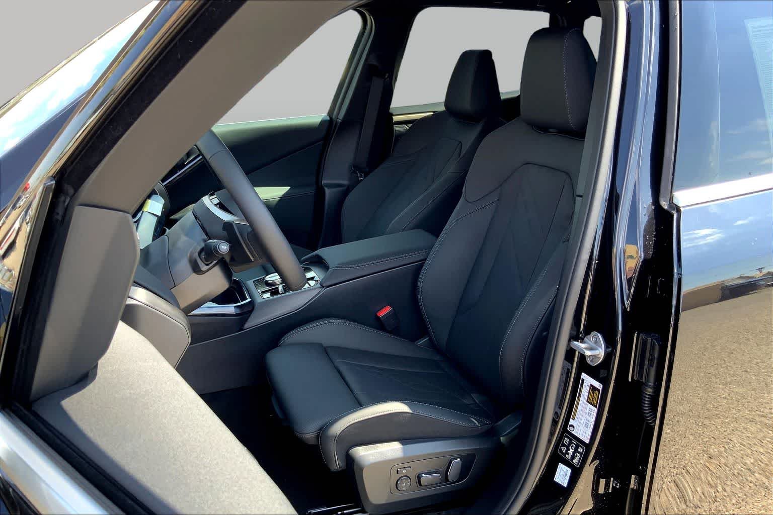 New 2025 Black Sapphire Metallic BMW 30 xDrive image 9