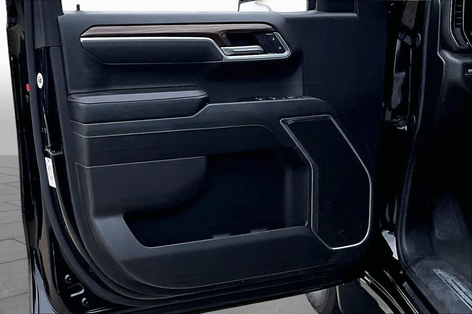 Used 2025 Black Chevrolet LT image 22