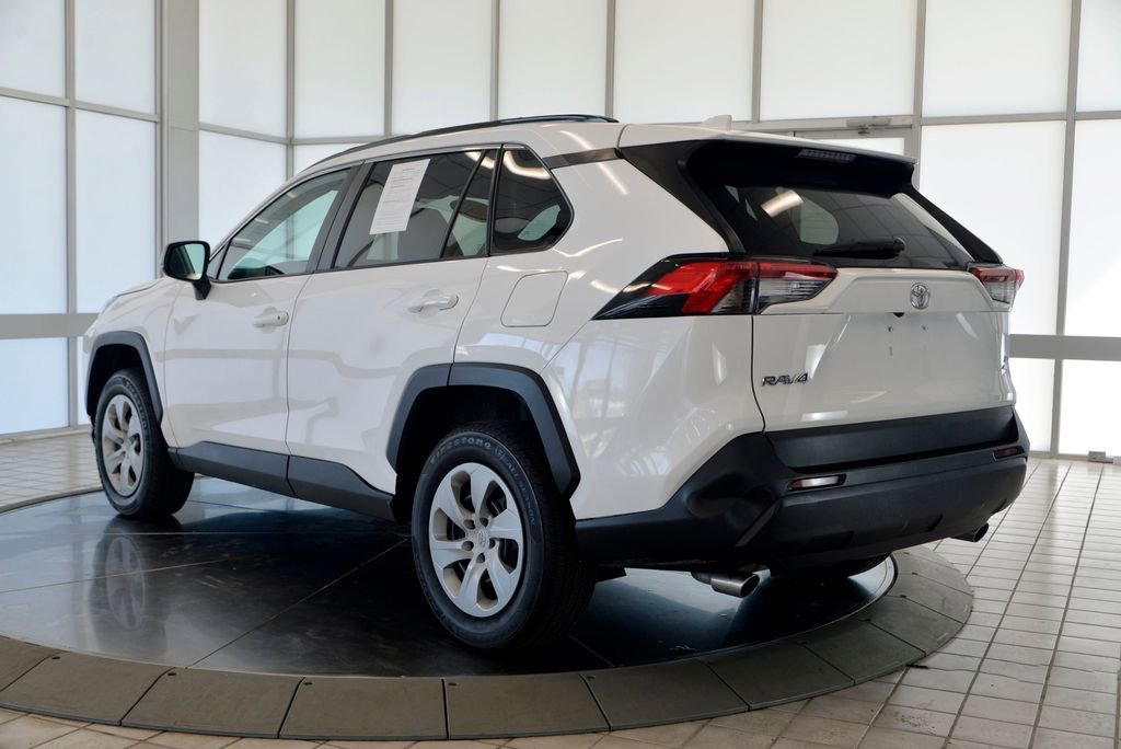 2020 Toyota RAV4 LE - Photo 6