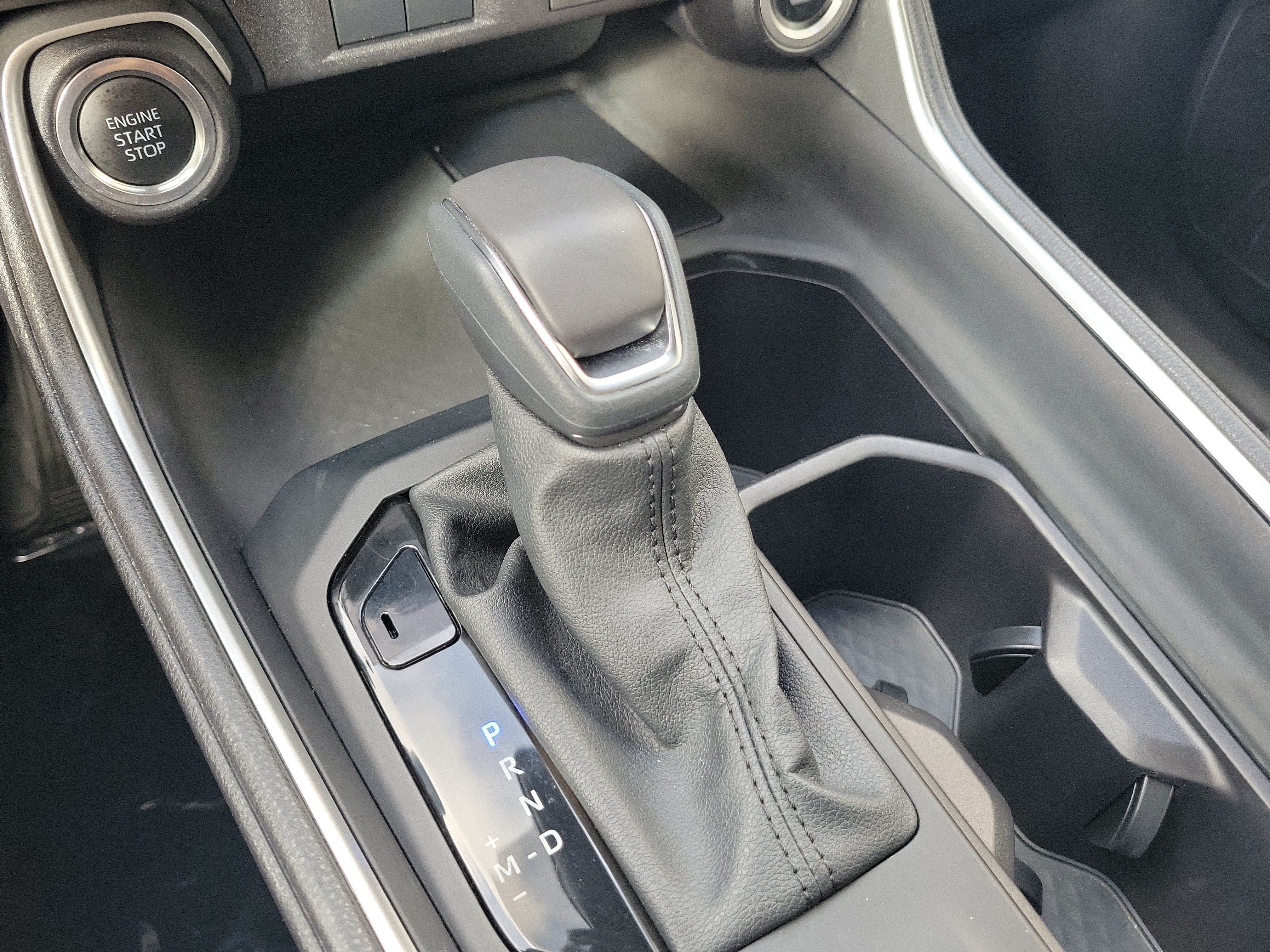 Used 2025 Pearl Toyota LE image 29